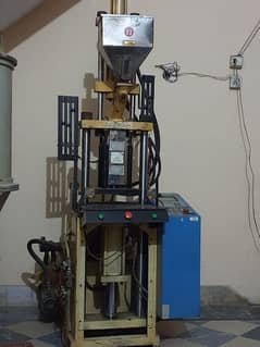 plastic injection molding machine k lya labour ki zarroot hai