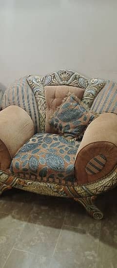 4 seater sofa luxury urgent sale 0