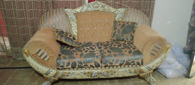 4 seater sofa luxury urgent sale 1