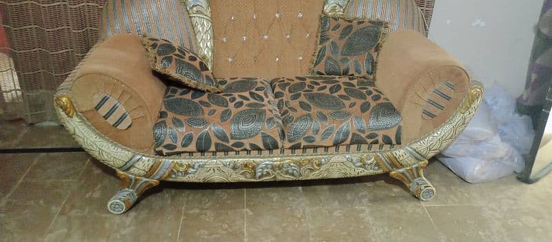 4 seater sofa luxury urgent sale 3