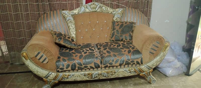 4 seater sofa luxury urgent sale 4