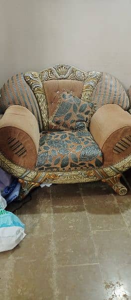 4 seater sofa luxury urgent sale 6