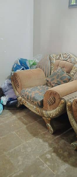 4 seater sofa luxury urgent sale 7