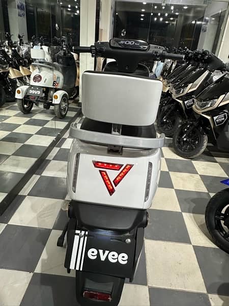 Evee C1 Air Electric Scooty 2