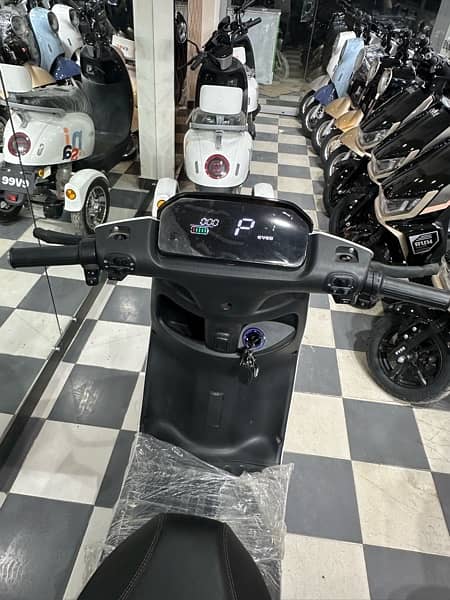 Evee C1 Air Electric Scooty 3