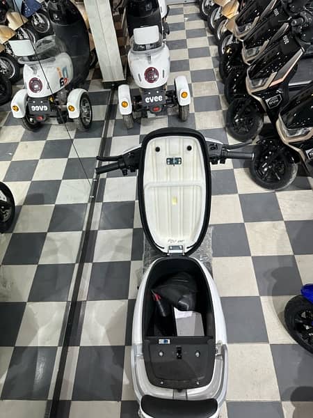 Evee C1 Air Electric Scooty 5