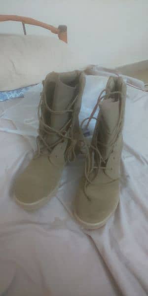 Combat Shoes 9 nomber, 2