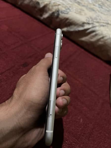 iphone 11 white 64gb PTA approve complete box 10/10 2