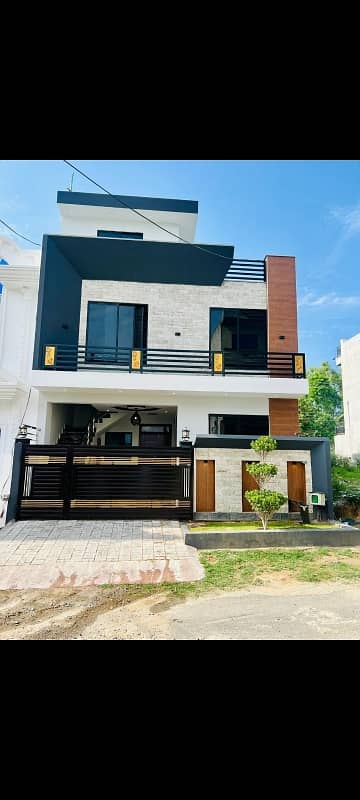 BRAND NEW DOUBLE STORY HOUSE 0