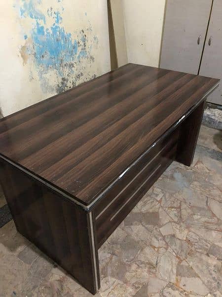 office table used condition 1