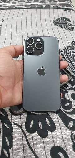 iPhone 15 pro max black titanium 0