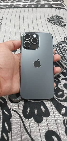 iPhone 15 pro max black titanium 0