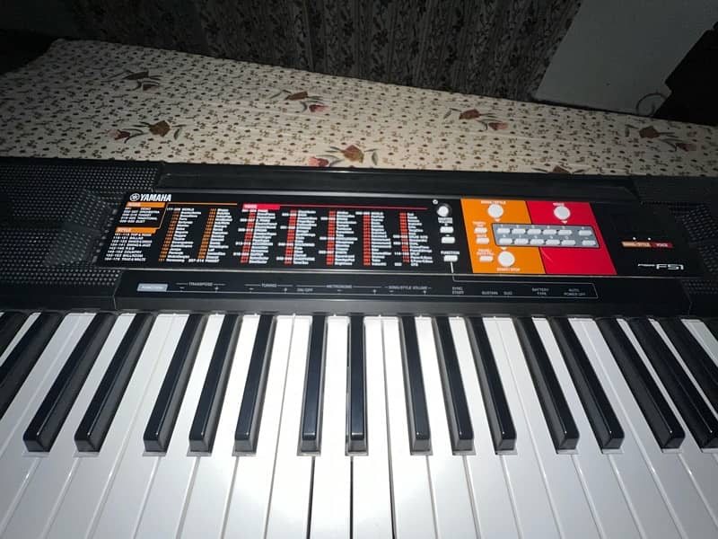 YAMAHA PSR F51 3