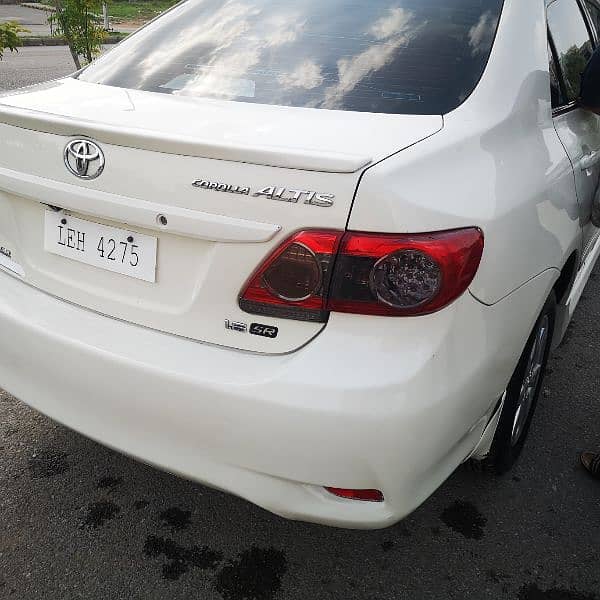 Toyota Corolla Altis 1.6 SR Full option 2