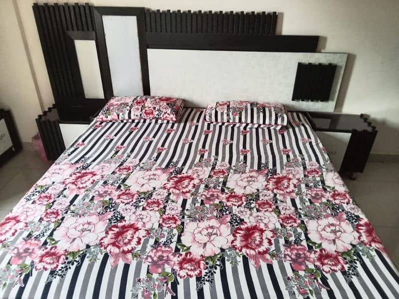 urgent sell ,complete bedroom set without mattress 0