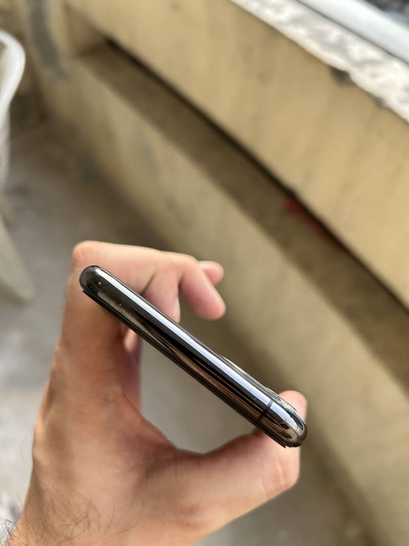 IPhone 11 Pro Max 256gb PTA approved 4