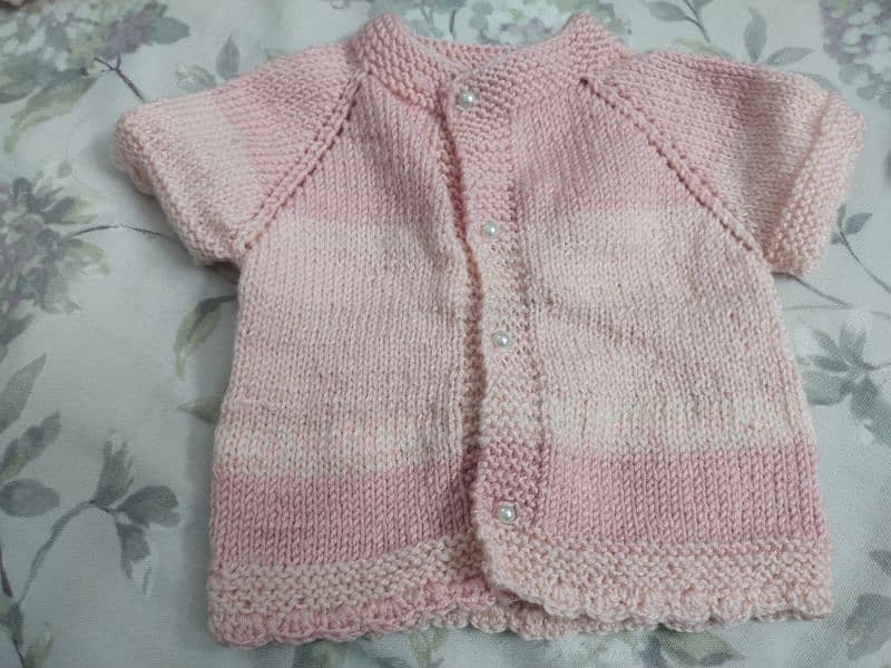 hand made wool sweater for new born to 6 month. with a hand made bag 0