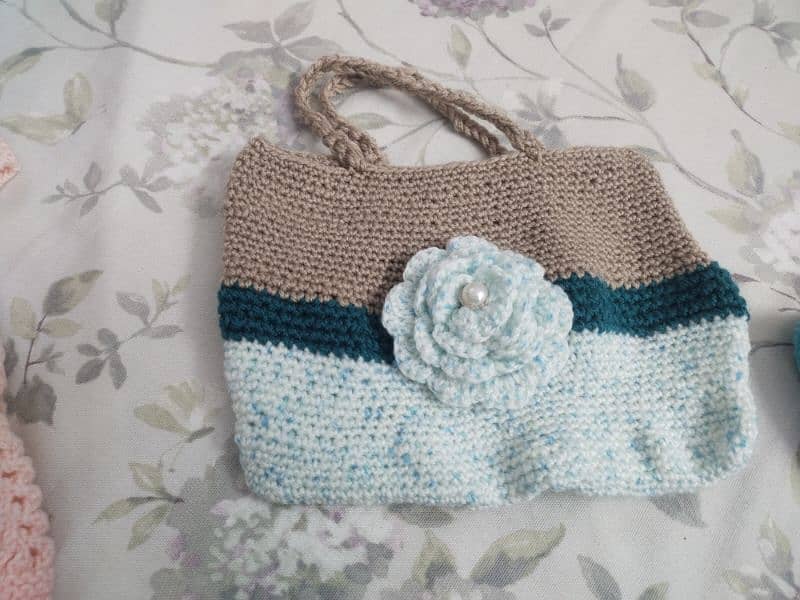 hand made wool sweater for new born to 6 month. with a hand made bag 4