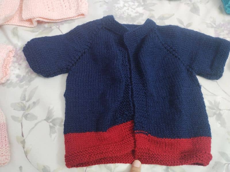 hand made wool sweater for new born to 6 month. with a hand made bag 5