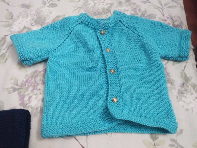 hand made wool sweater for new born to 6 month. with a hand made bag 6