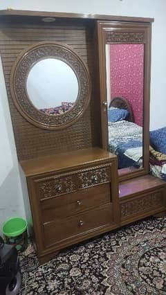 10 by 10 condition dressing table