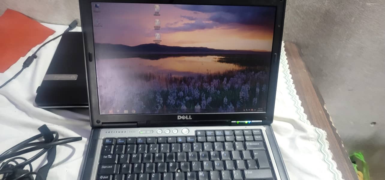 DELL LAPTOP WITH CHARGER and bag 1