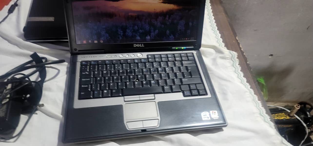 DELL LAPTOP WITH CHARGER and bag 2