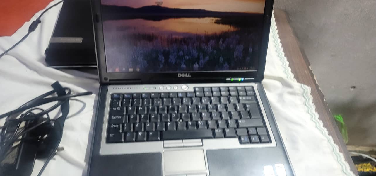 DELL LAPTOP WITH CHARGER and bag 3