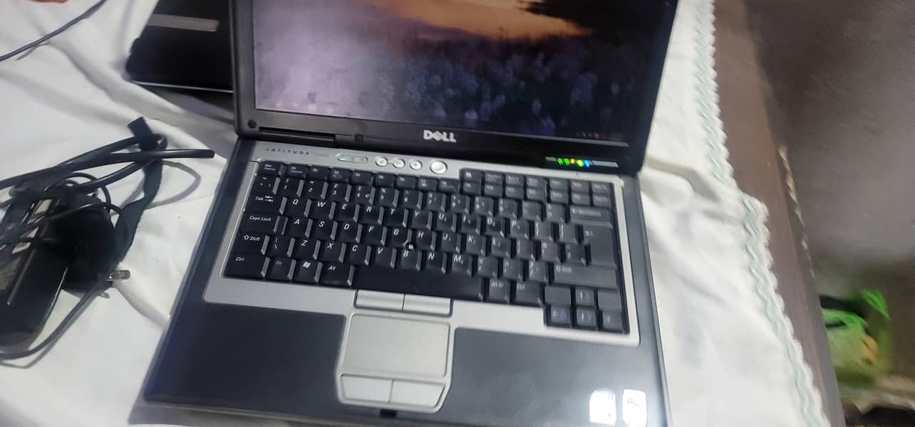 DELL LAPTOP WITH CHARGER and bag 4