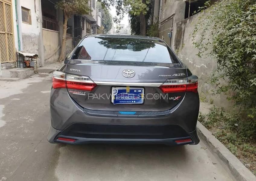 Toyota Corolla Altis 2018 1.6 altis 5