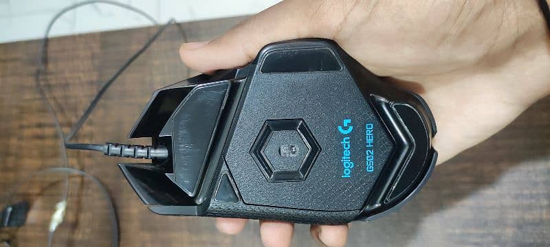 Logitech G502 Hero Gaming Mouse. 1