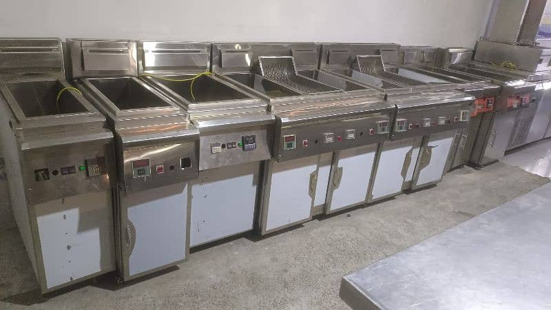 conveyor gasro pizza oven we hve deep fryers hot plates, fast food Mac 2