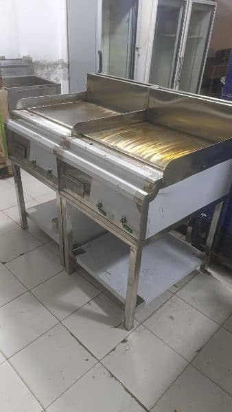 conveyor gasro pizza oven we hve deep fryers hot plates, fast food Mac 4