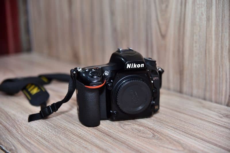 Nikon D750 Body only 1