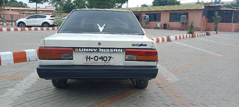 Nissan Sunny 1989 9