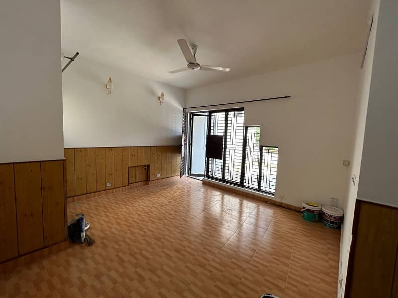 I-8 Near Kachnar Park Upper Portion For Rent. 4