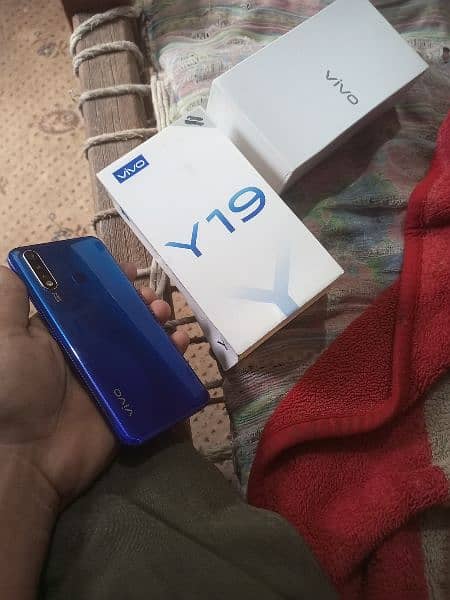 vivo y 19 ram 4+ rom 128 gb 0