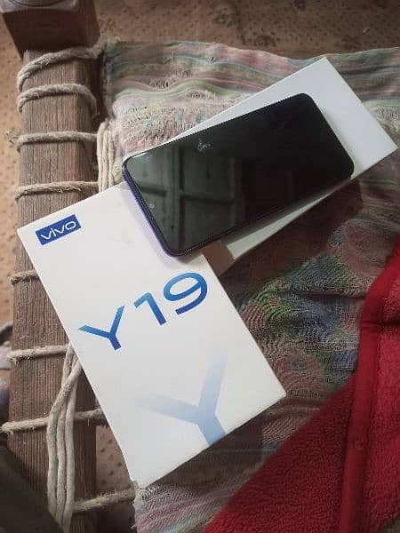 vivo y 19 ram 4+ rom 128 gb 1