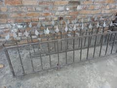 Solid iron grill for boundary wall 40 x 2'. 2" foot good condition 0