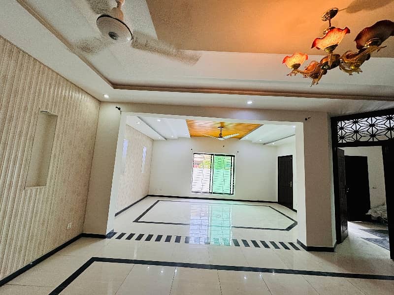 10 Marla 5 Bedrooms Used House For Sale in Overseas A Block Bahria Town Lahore 1