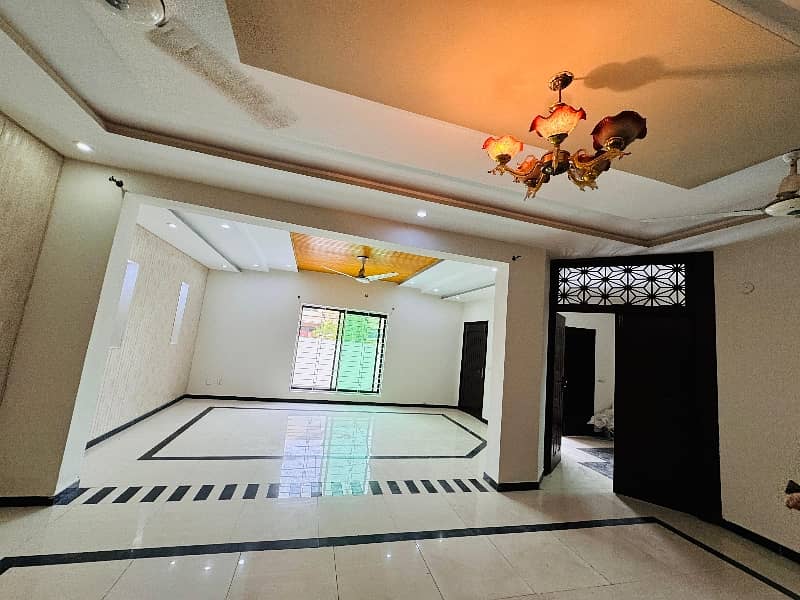 10 Marla 5 Bedrooms Used House For Sale in Overseas A Block Bahria Town Lahore 9