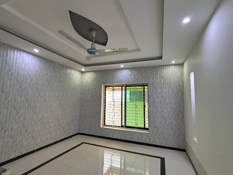 10 Marla 5 Bedrooms Used House For Sale in Overseas A Block Bahria Town Lahore 14