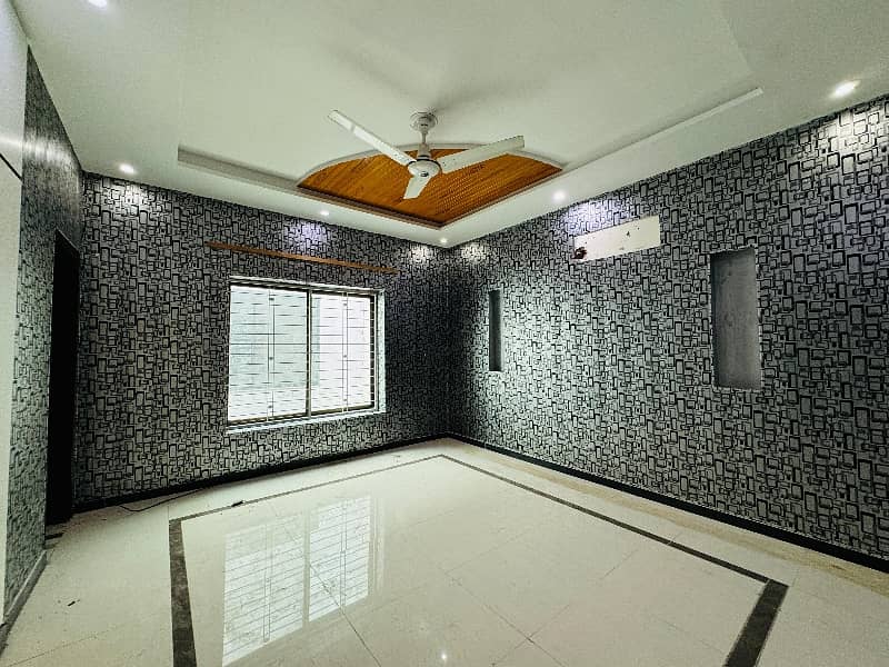 10 Marla 5 Bedrooms Used House For Sale in Overseas A Block Bahria Town Lahore 21