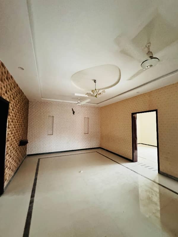 10 Marla 5 Bedrooms Used House For Sale in Overseas A Block Bahria Town Lahore 24