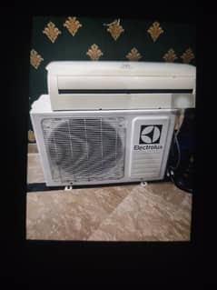 I am sale ac 1 ton Electrolux company 1 season used