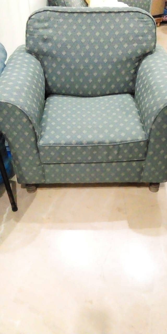 4-seater sofas for sale at a reasonable price 1