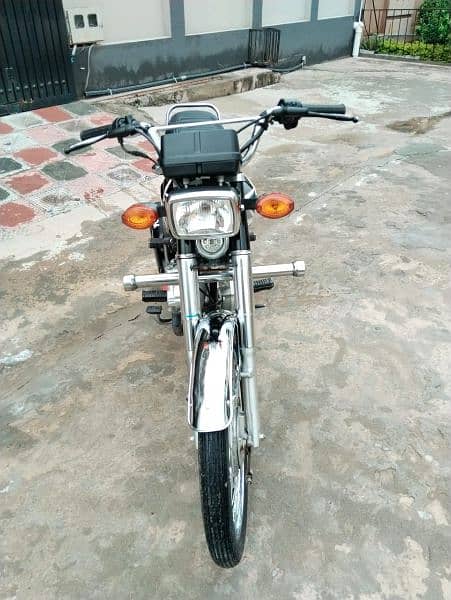 Honda CG125 Model 2023 Registered All Punjab Biomatric Available 3