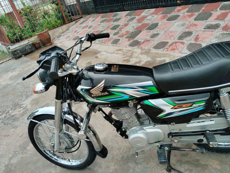 Honda CG125 Model 2023 Registered All Punjab Biomatric Available 18