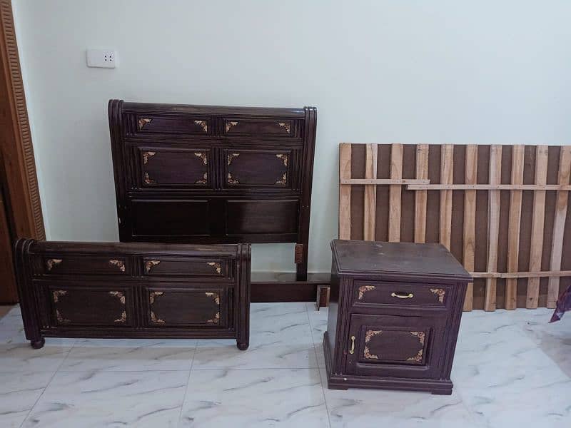 single bed for sale with side table 3