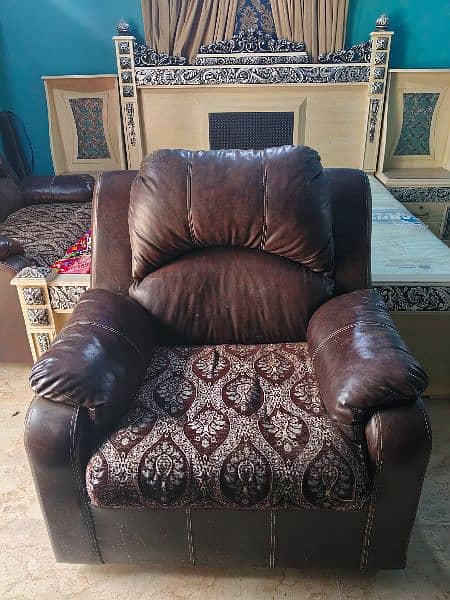 7 seater sofa set with table leather sofa condition 10/10 ha 3